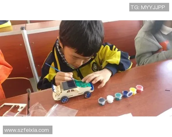 足球明星与儿童创意画的奇妙结合展现梦想与激情的艺术之旅