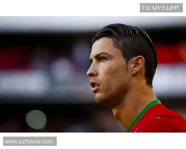 足球明星相框画图片展示足球魅力与艺术结合的完美瞬间